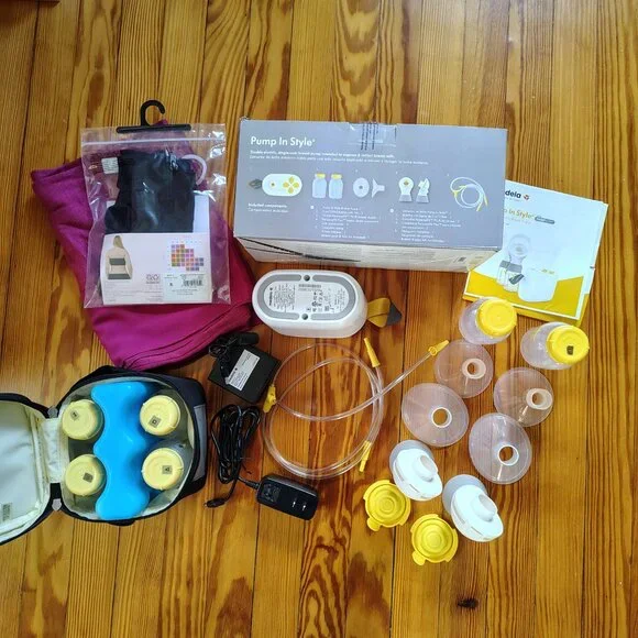 Medela Pump in Style breast pump with OG parts and bonus items - Picture 4 of 4